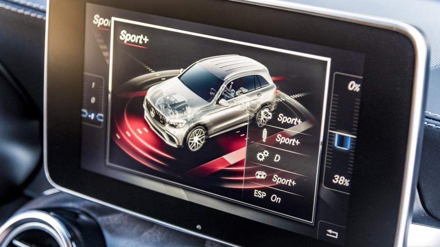 Детали интерьера Mercedes-AMG GLC63 S 4Matic+ (X253) 2017 года  (фото 66 из 80)